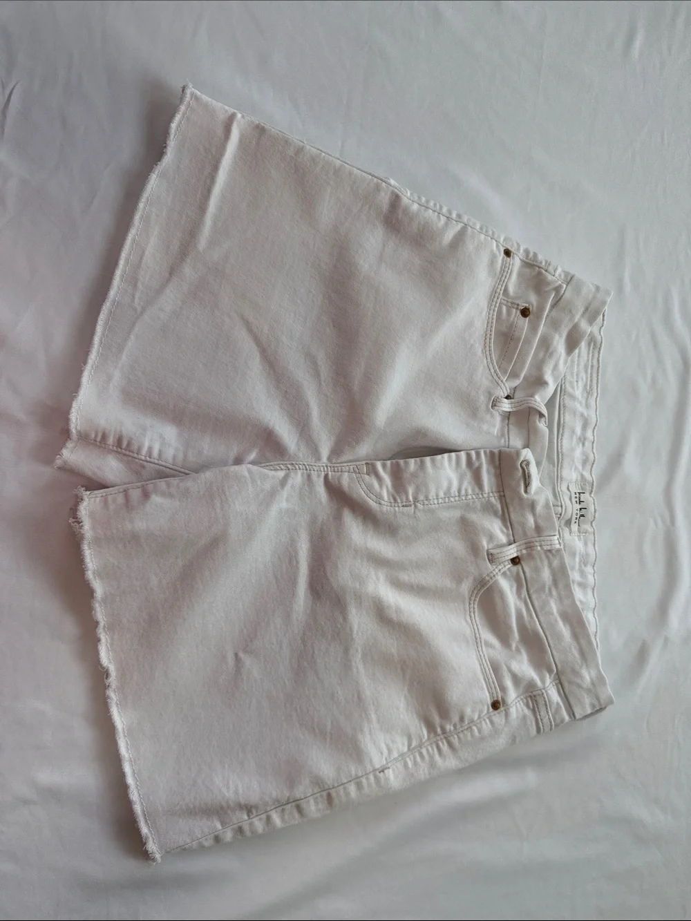 Nicole Miller White Frayed-Hem Jean Shorts